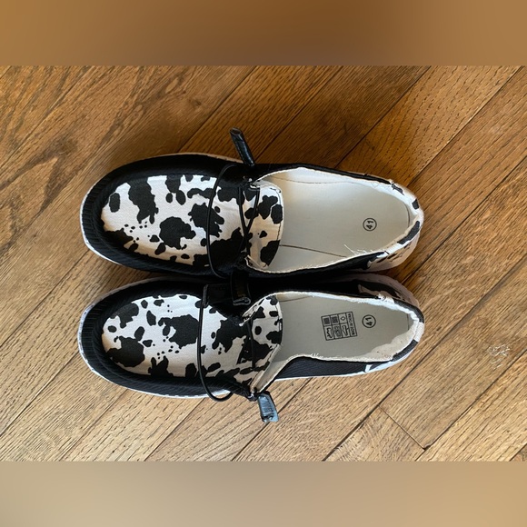 Boat Shoes ( Cow Print ) - Picture 3 of 4